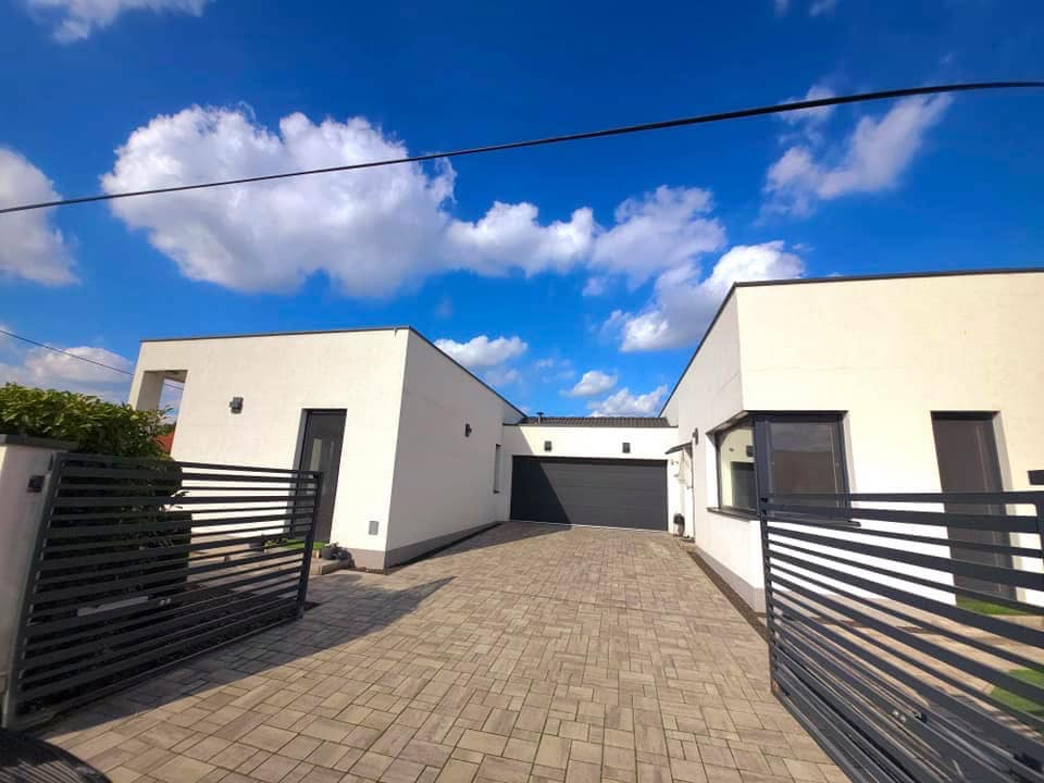 Luxus, exkluzív életkörnyezet Deszken a Marosmenti lakóparkban! Ide csak költözni kell!