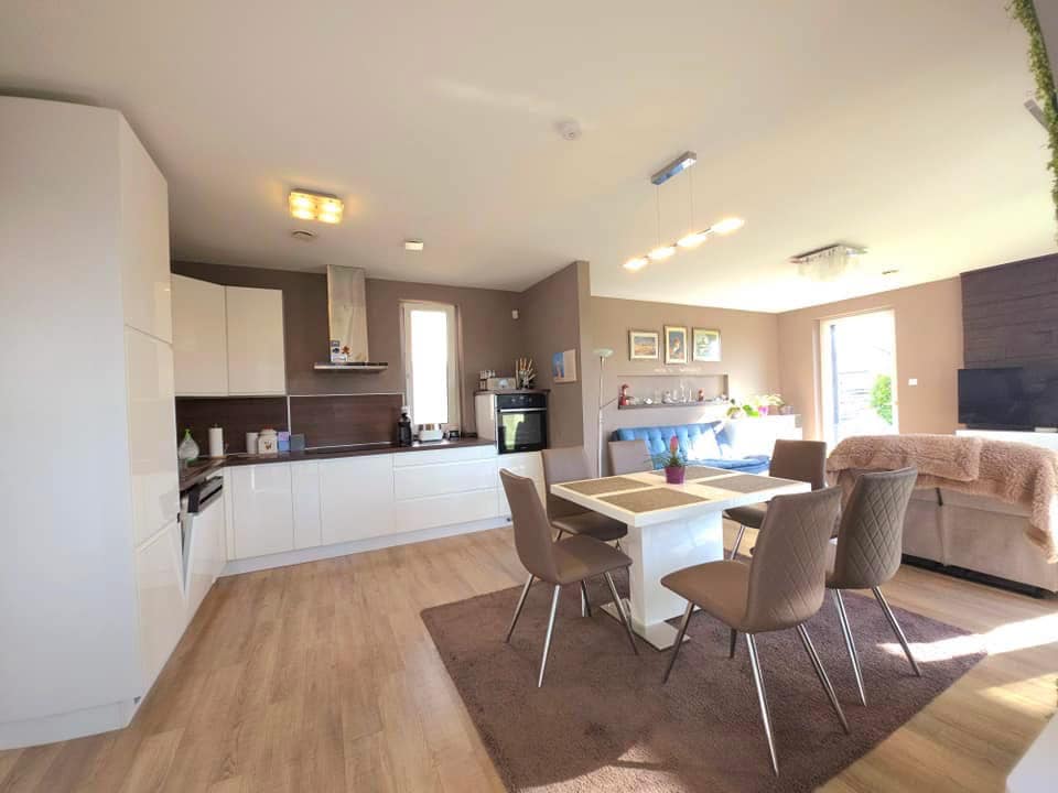 Luxus, exkluzív életkörnyezet Deszken a Marosmenti lakóparkban! Ide csak költözni kell!