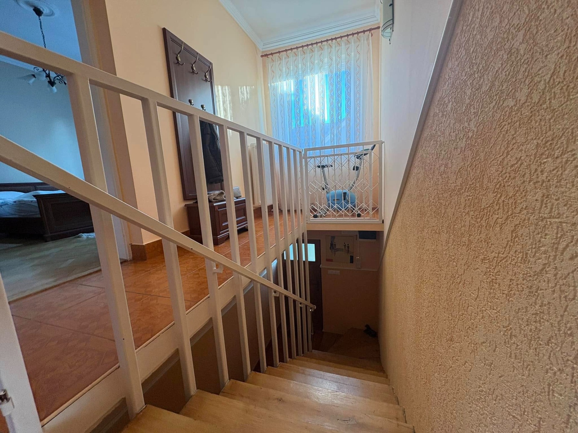 Eladó Szegeden, a Magyar utcában két szintes, két generáció együttélésére alkalmas 200 m²-es családi ház!