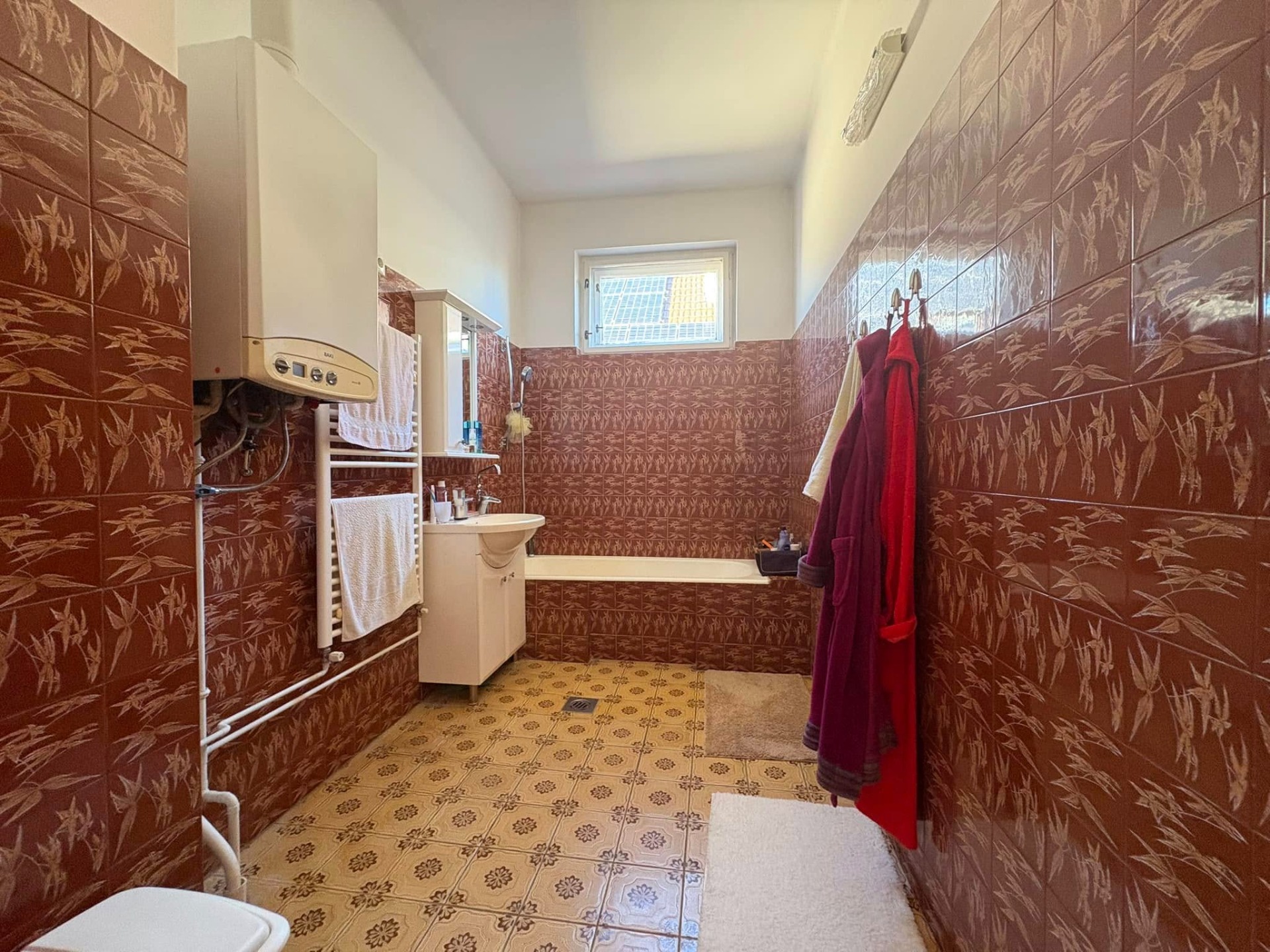 Eladó Szegeden, a Magyar utcában két szintes, két generáció együttélésére alkalmas 200 m²-es családi ház!