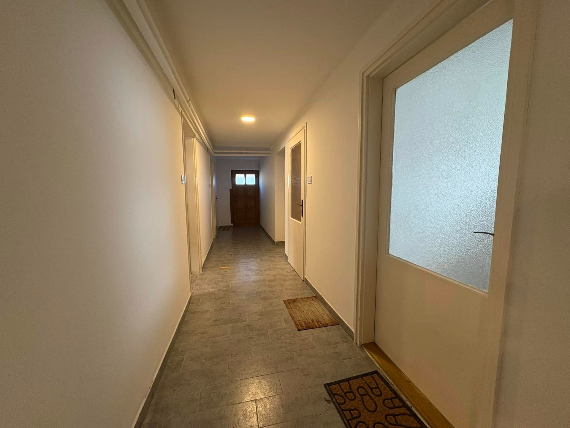 Eladó Szegeden, a Magyar utcában két szintes, két generáció együttélésére alkalmas 200 m²-es családi ház!