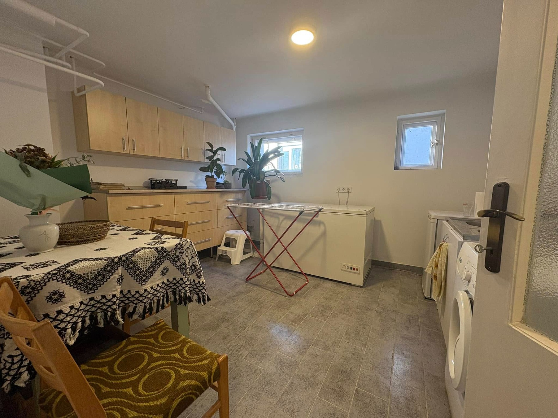 Eladó Szegeden, a Magyar utcában két szintes, két generáció együttélésére alkalmas 200 m²-es családi ház!