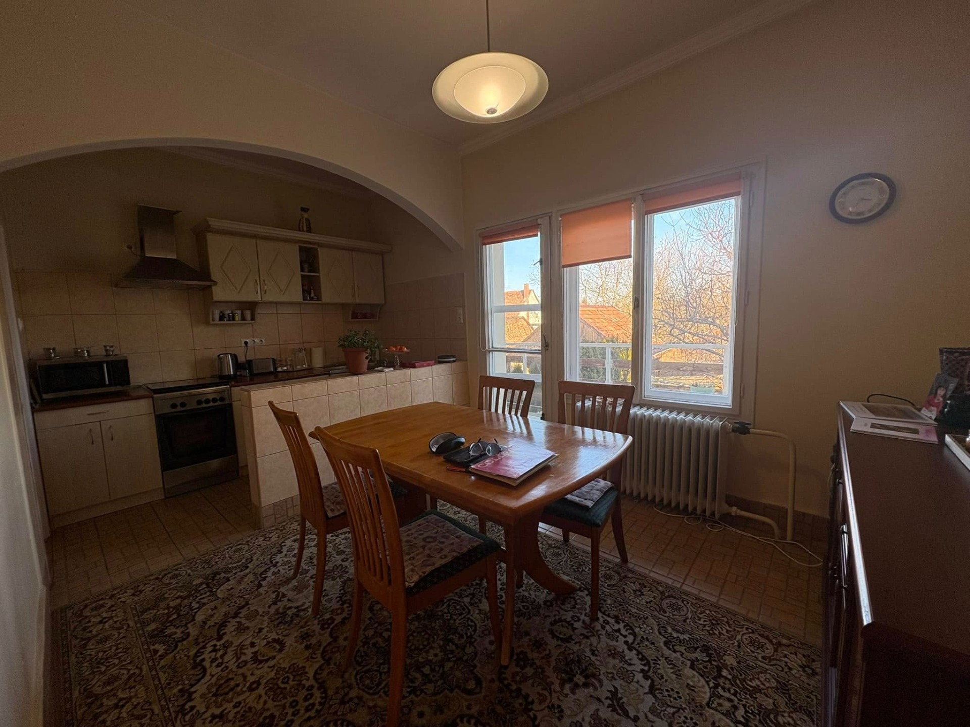 Eladó Szegeden, a Magyar utcában két szintes, két generáció együttélésére alkalmas 200 m²-es családi ház!