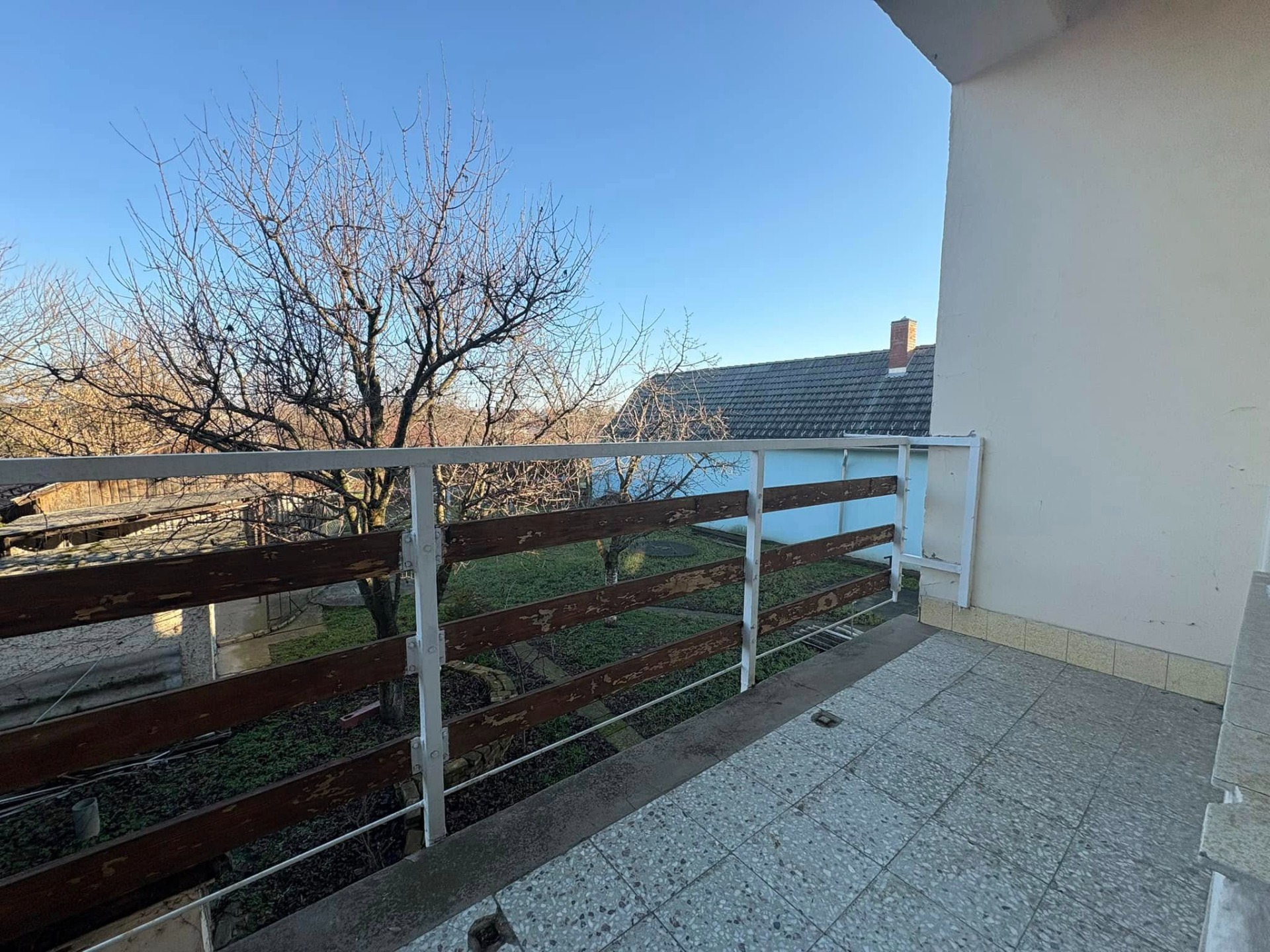 Eladó Szegeden, a Magyar utcában két szintes, két generáció együttélésére alkalmas 200 m²-es családi ház!