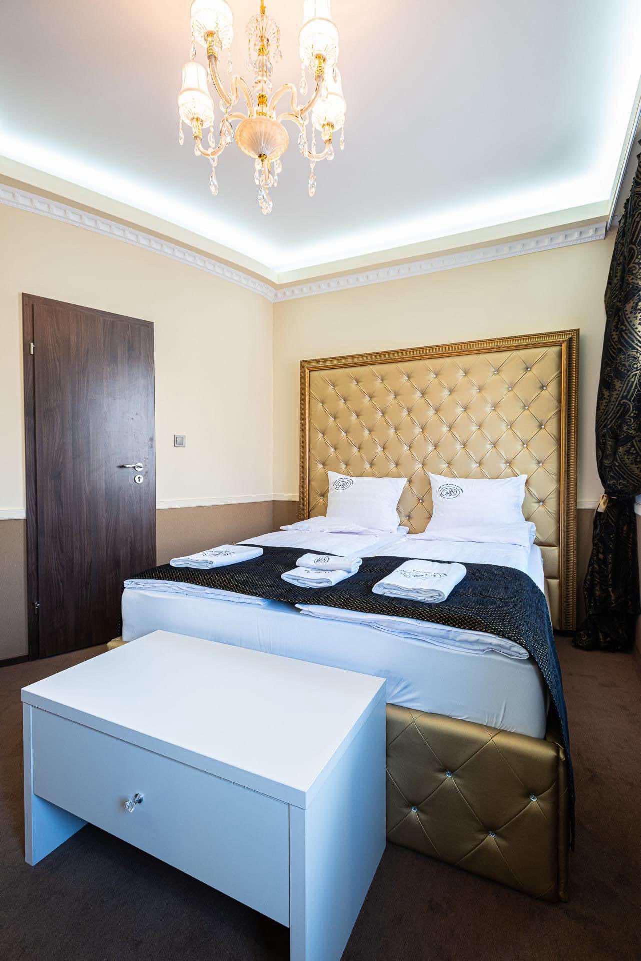 Eladó szállodaként működő, többfunkciós ingatlan Szeged belvárosához közel