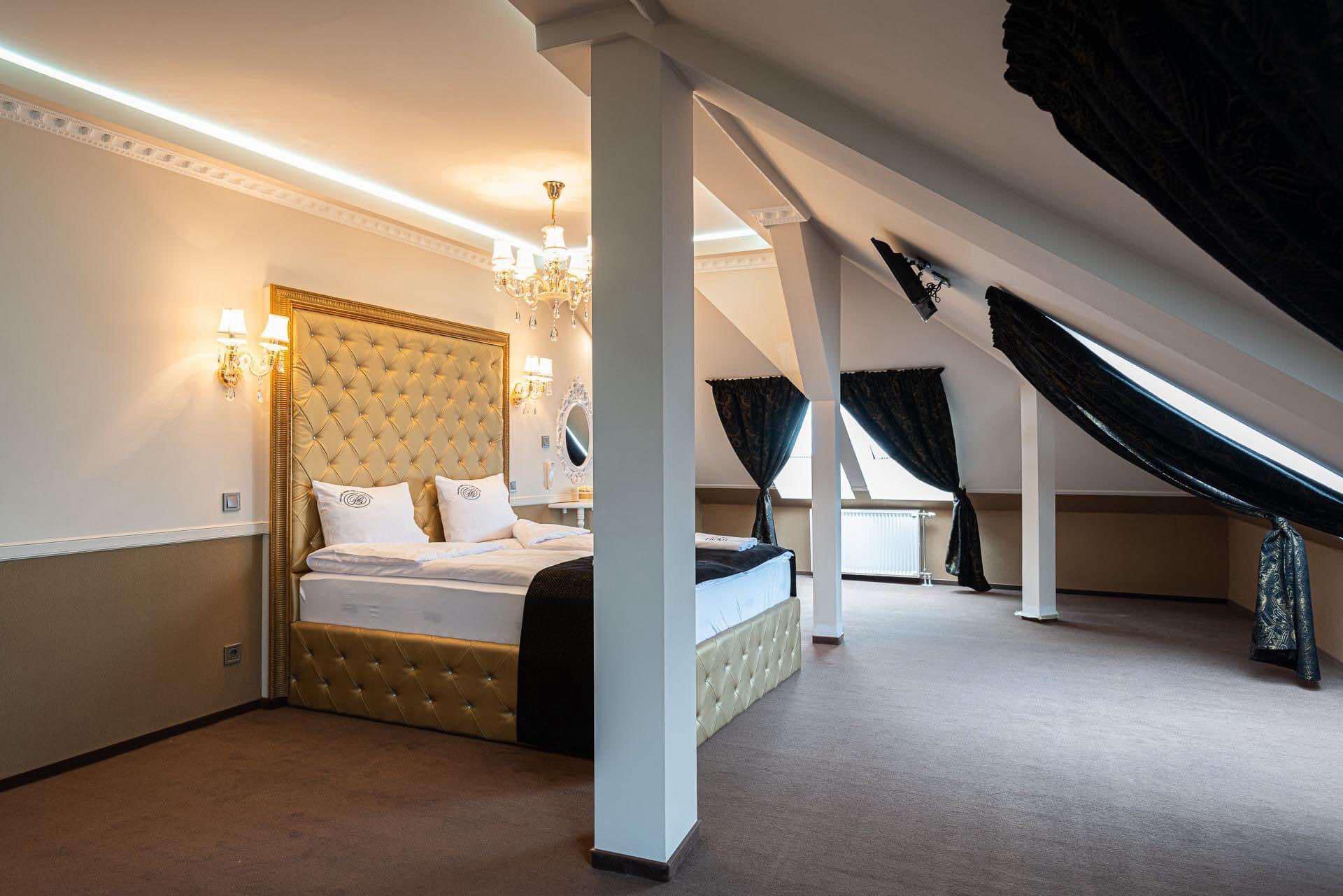 Eladó szállodaként működő, többfunkciós ingatlan Szeged belvárosához közel