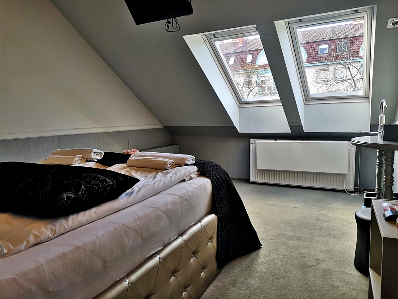 Eladó szállodaként működő, többfunkciós ingatlan Szeged belvárosához közel