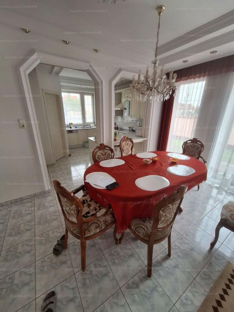 Eladó egy különleges családi ház Újszegeden!